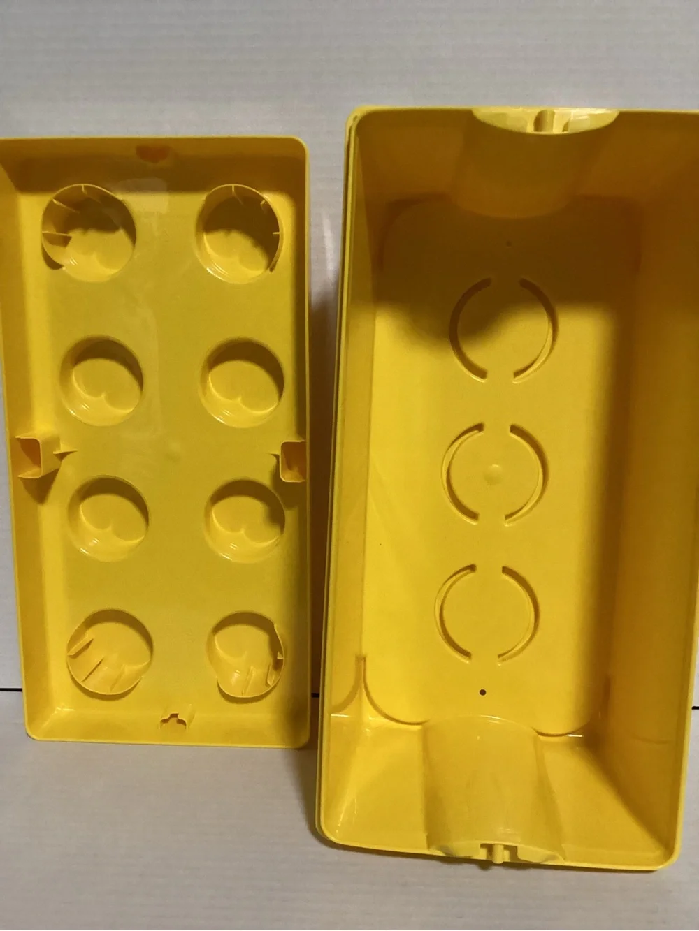 LEGO CLASSIC Bright Yellow Stackable Brick Storage Box w lid. 9”x17 x7”